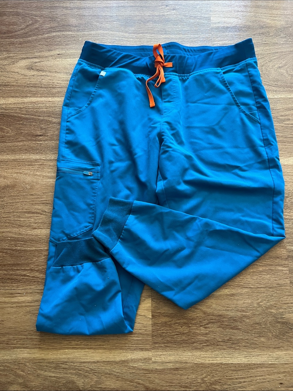 Figs Women's Scrub Set L Top and L/ Petite Straight pants in Teal Blue